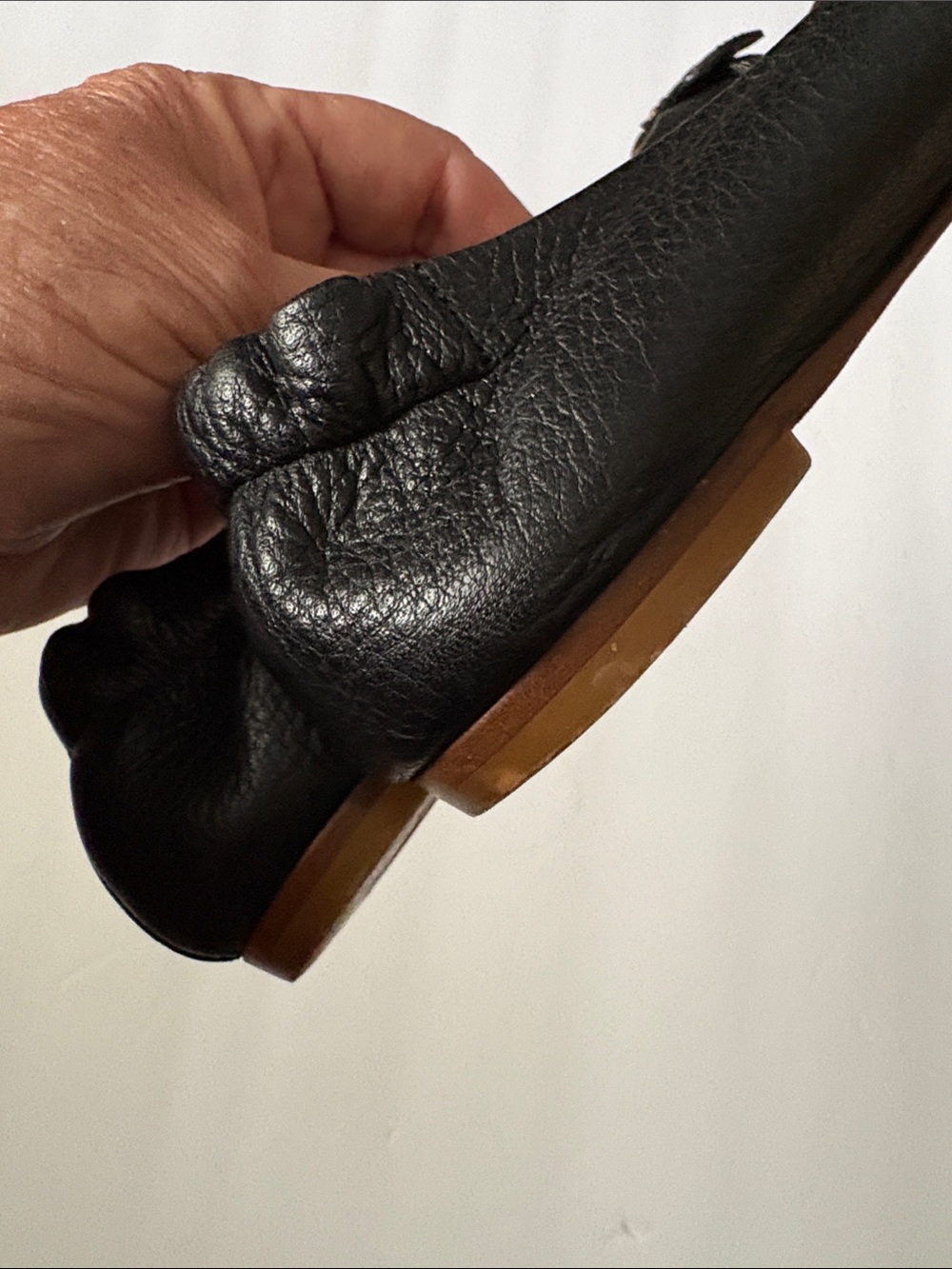 Chloe’ black pebbled leather flats goldtone buckle Sz 5.5-6 - Picture 4 of 8
